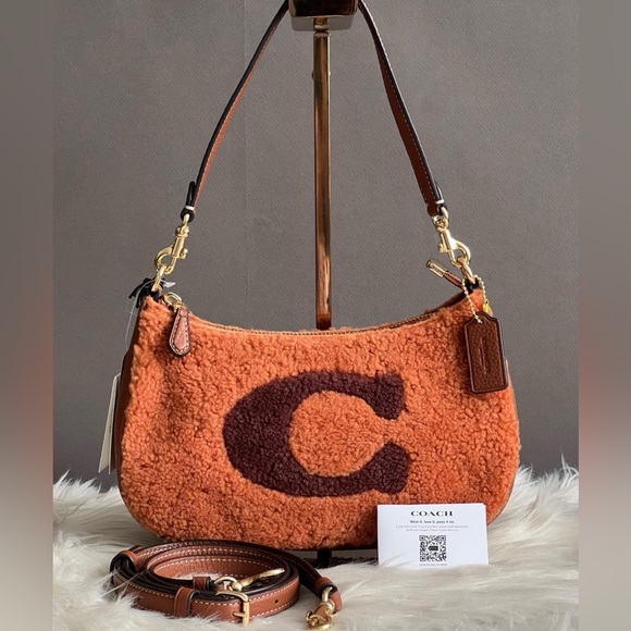 CE557 - Coach Teri Shoulder Bag with Coach Motif - Picture 13 of 14